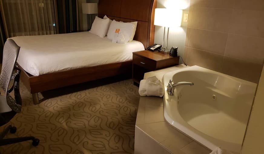 Hilton Garden Inn Atlanta Midtown Jacuzzi room