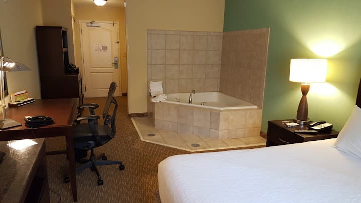 Hilton Garden Inn Gainesville Jacuzzi room