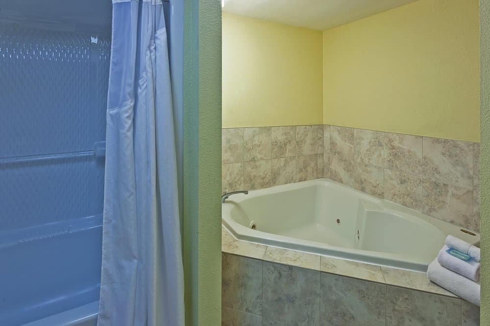 Holiday Inn Express Ringgold (Chattanooga Area), an IHG hotel Jacuzzi room