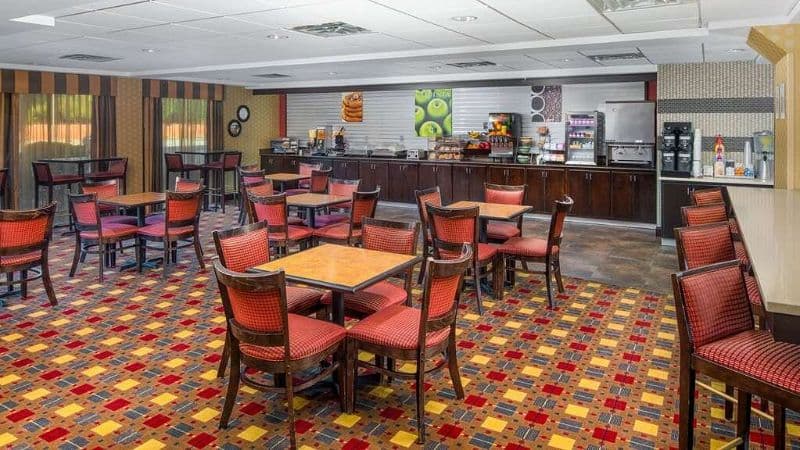 La Quinta Inn & Suites by Wyndham Warner Robins – Robins AFB hotel photo 4