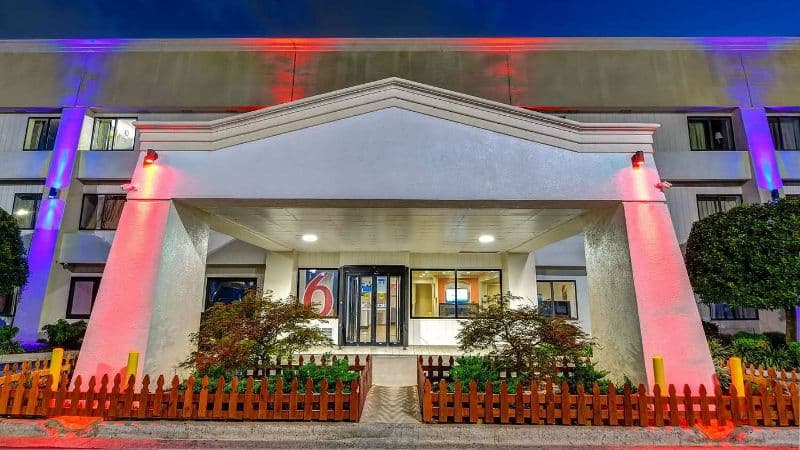 Motel 6 Norcross Jacuzzi room