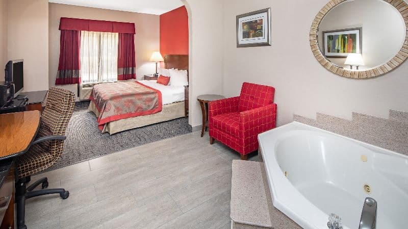 Ramada by Wyndham Alpharetta Jacuzzi room