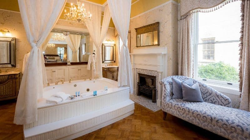 The Gastonian Jacuzzi room