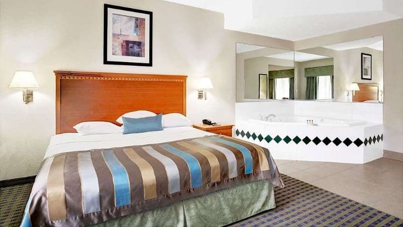 Wingate by Wyndham Atlanta/Fairburn Jacuzzi room