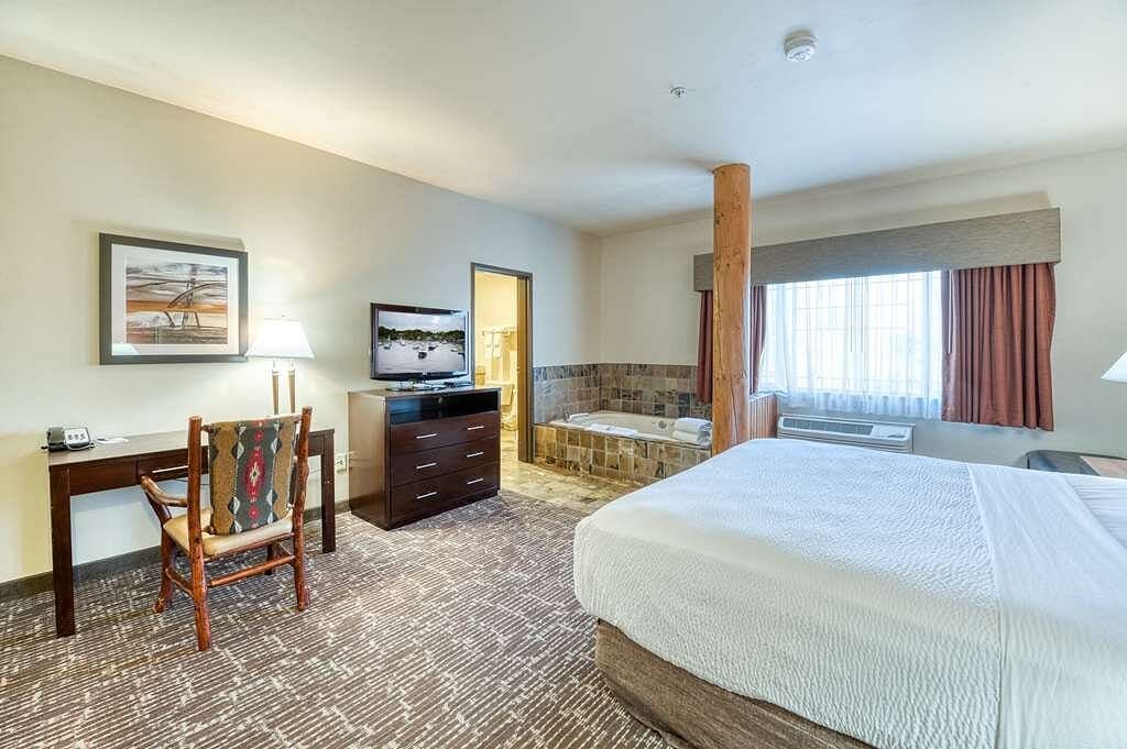 Best Western Northwest Lodge Jacuzzi room