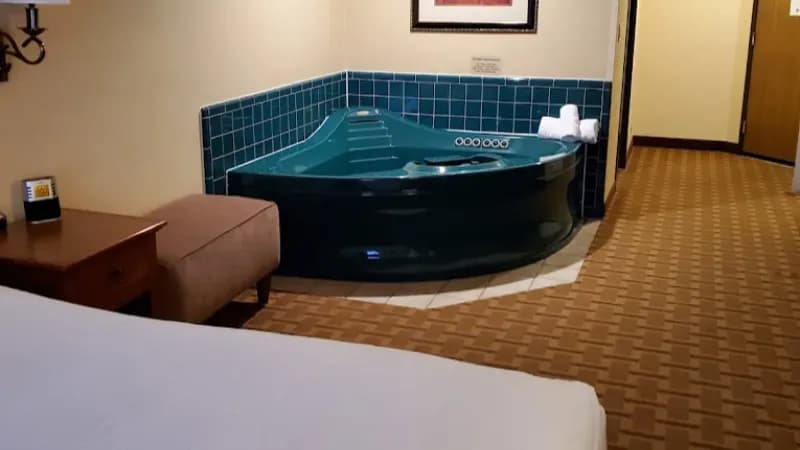 Best Western Plus Meridian Jacuzzi room