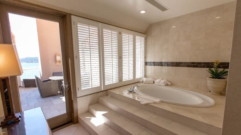 The Coeur D’alene Resort Jacuzzi room