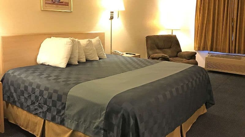 Americas Best Value Inn Champaign hotel photo 4