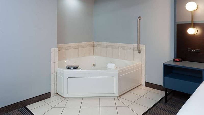 AmericInn by Wyndham Peoria hotel photo 2
