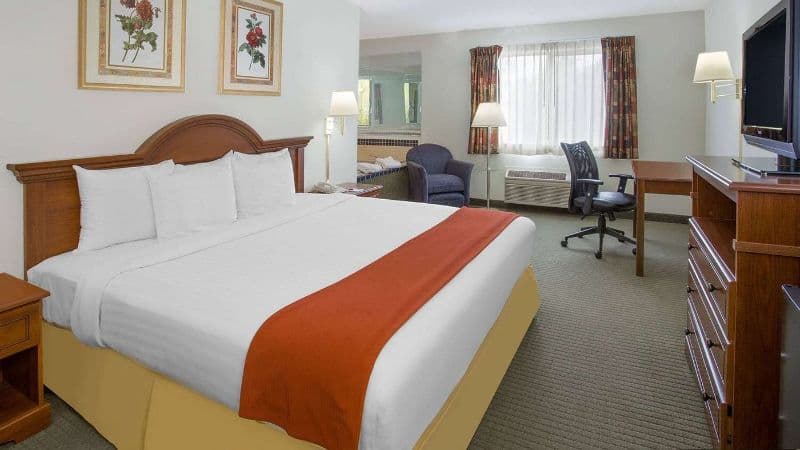 Baymont by Wyndham Freeport hotel photo 3