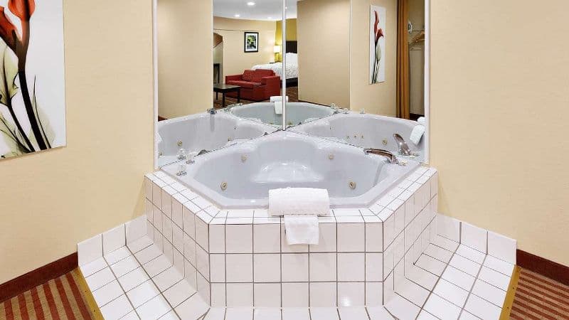 Best Western Jacksonville Inn Jacuzzi room