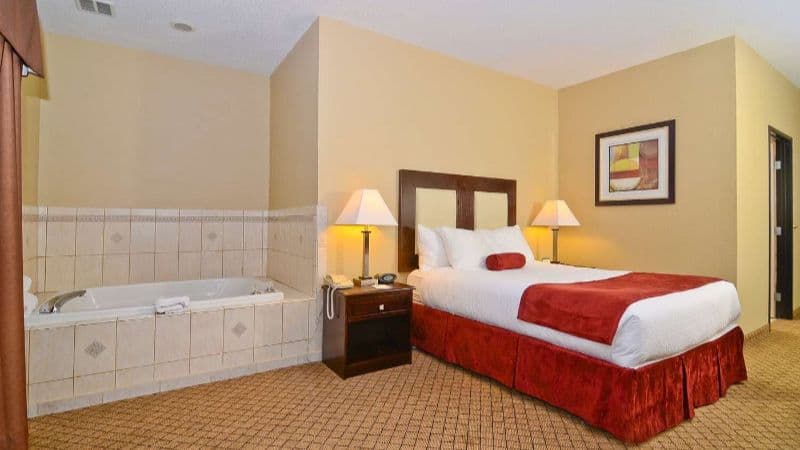 Best Western Macomb Inn Jacuzzi room