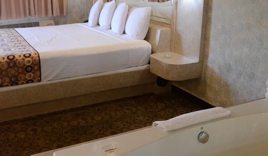 Blue Star Motel Jacuzzi room