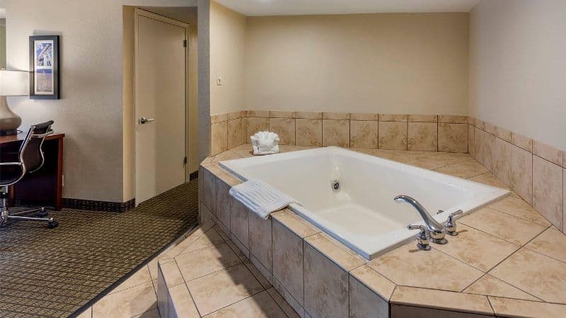 Comfort Inn & Suites Rochelle Jacuzzi room