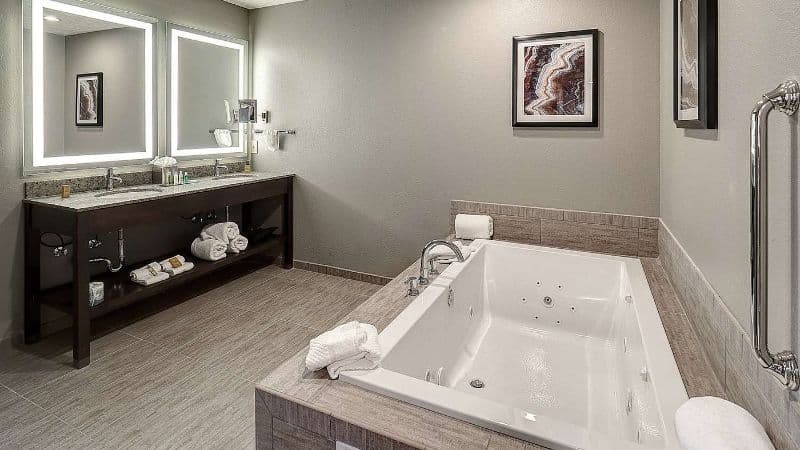 DoubleTree by Hilton Hotel Bloomington hotel photo 2