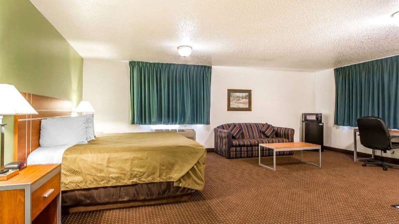 Econo Lodge & Suites hotel photo 2