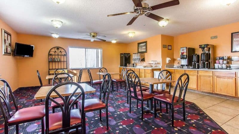 Econo Lodge & Suites hotel photo 4