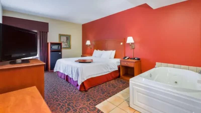 Hampton Inn Marion Jacuzzi room