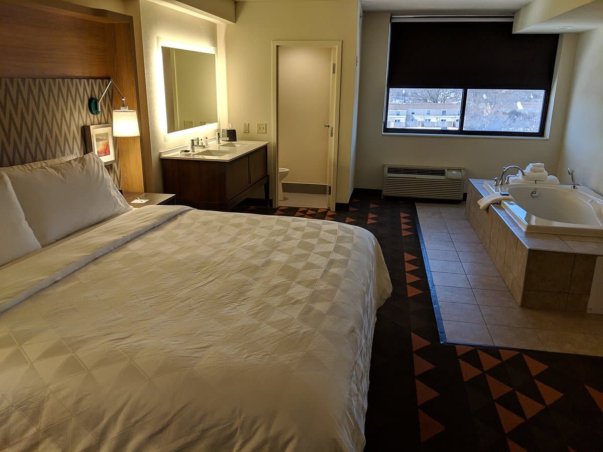 Holiday Inn Champaign Jacuzzi room