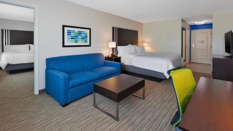 Holiday Inn Express & Suites Effingham hotel photo 2