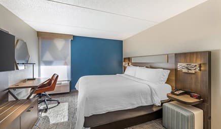 Holiday Inn Express Crestwood Jacuzzi room