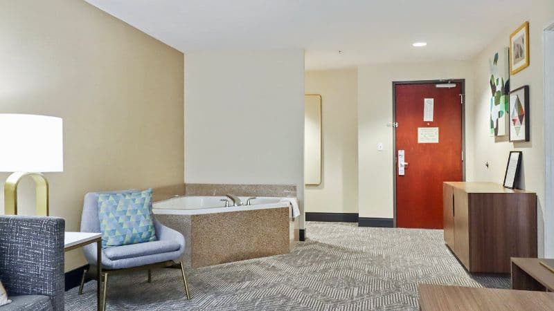 Holiday Inn Quincy, an IHG Hotel Jacuzzi room