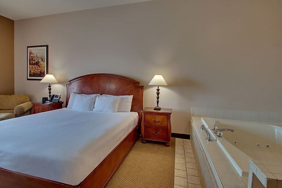 Hollywood Casino Joliet Hotel Jacuzzi room