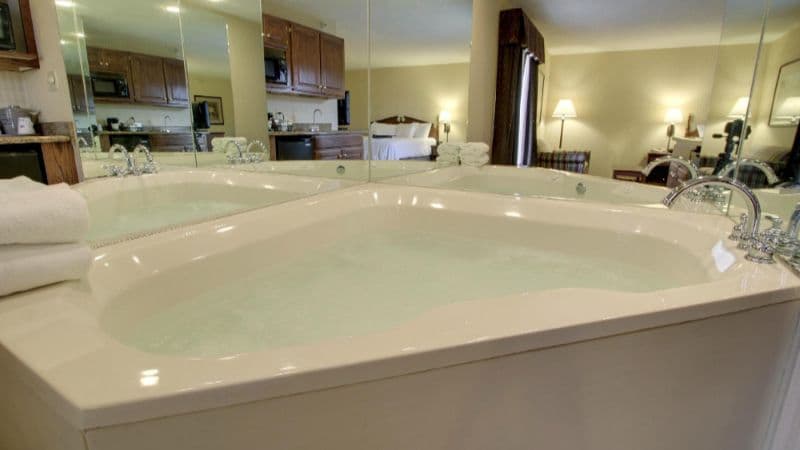 Quality Inn & Suites Jacuzzi room