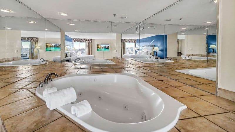 Radisson Hotel Schaumburg Jacuzzi room