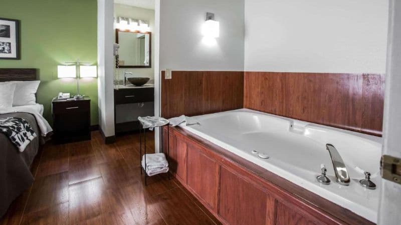Sleep Inn Rockford I-90 Jacuzzi room