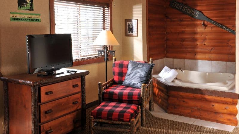 Stoney Creek Inn – Galena Jacuzzi room