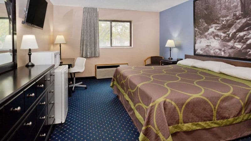 Super 8 by Wyndham Rockford hotel photo 2