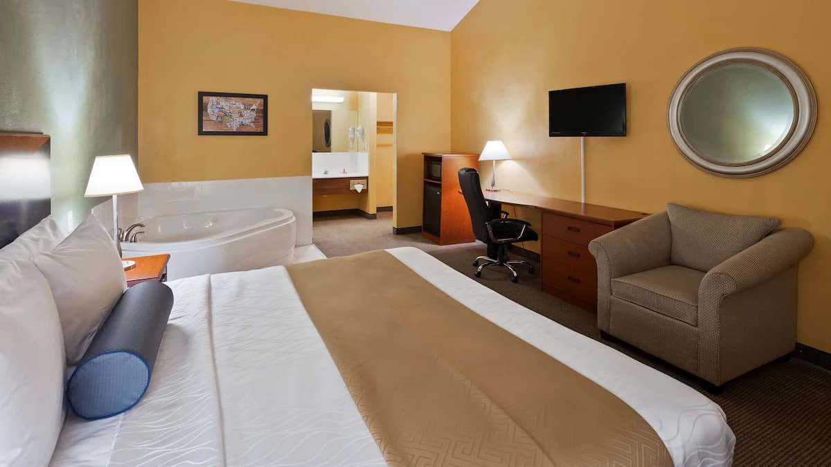 SureStay Hotel By Best Western Greenville Jacuzzi room