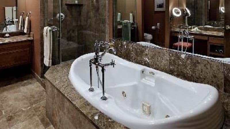 The Herrington Inn & Spa Jacuzzi room