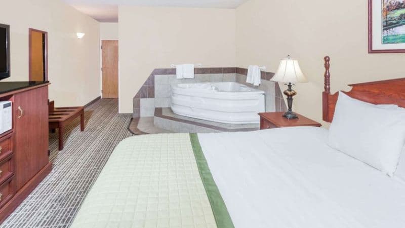 Baymont by Wyndham Elkhart hotel photo 3