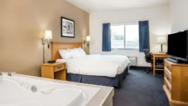 Baymont by Wyndham Indianapolis Northeast hotel photo 2
