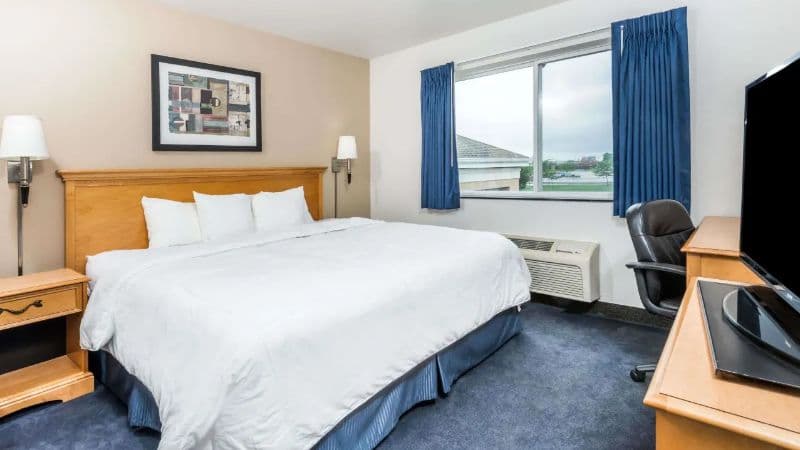 Baymont by Wyndham Indianapolis Northeast hotel photo 3