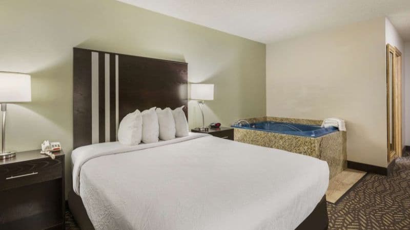 Best Western Indian Oak Jacuzzi room