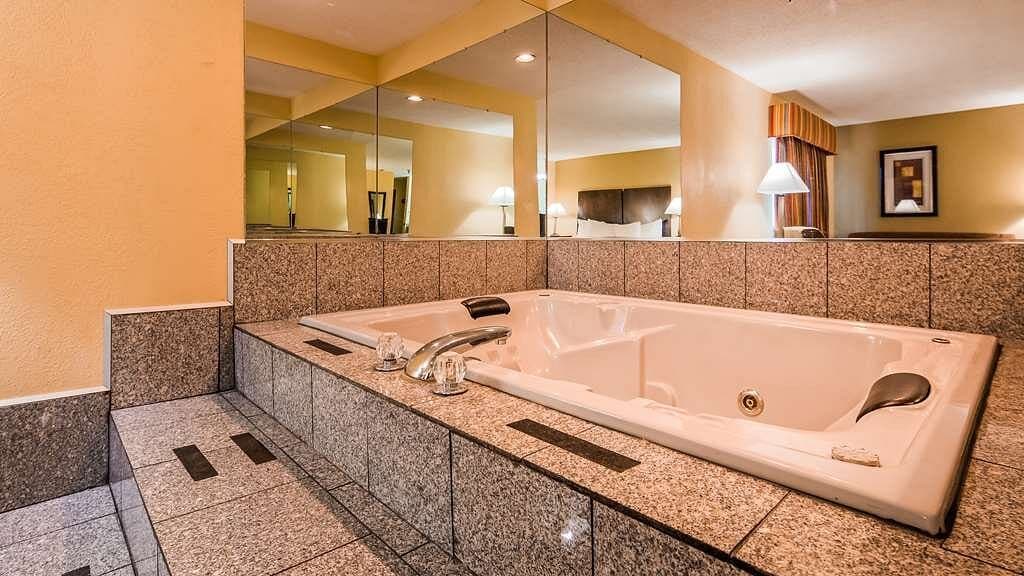 Best Western Muncie Jacuzzi room