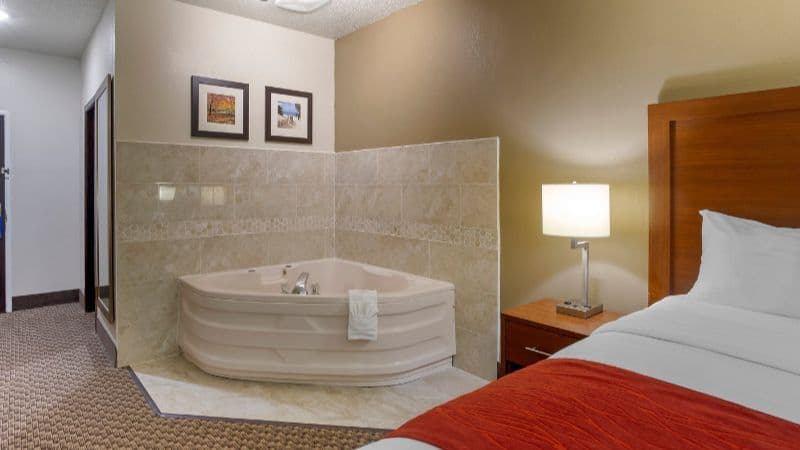 Comfort Inn Hobart – Merrillville Jacuzzi room