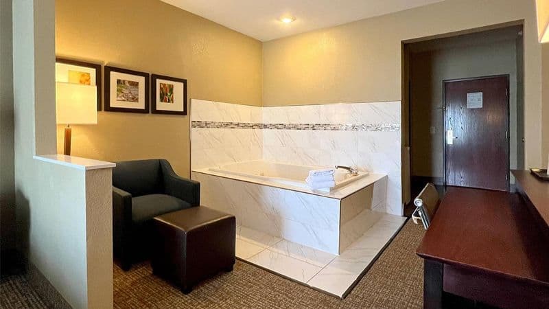 Comfort Suites North hotel photo 2