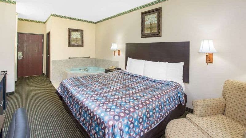 Days Inn by Wyndham Sullivan hotel photo 2