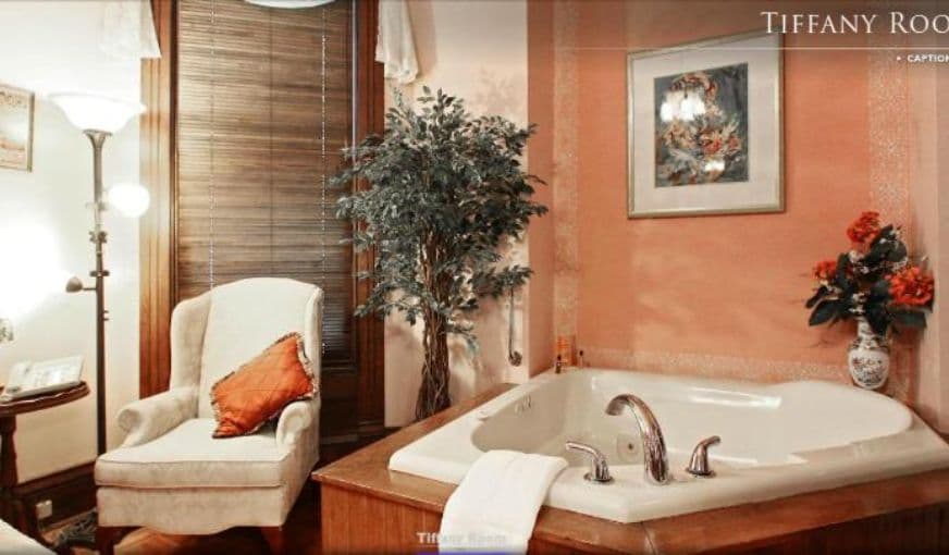 Old Northside Bed & Breakfast Jacuzzi room
