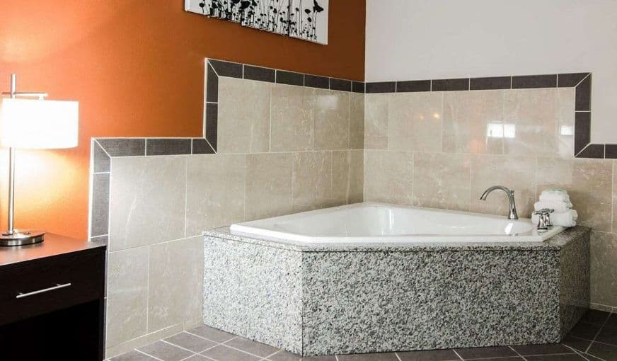 Sleep Inn & Suites And Conference Center Downtown Jacuzzi room