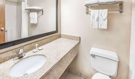 Super 8 by Wyndham Bloomington University Area hotel photo 4
