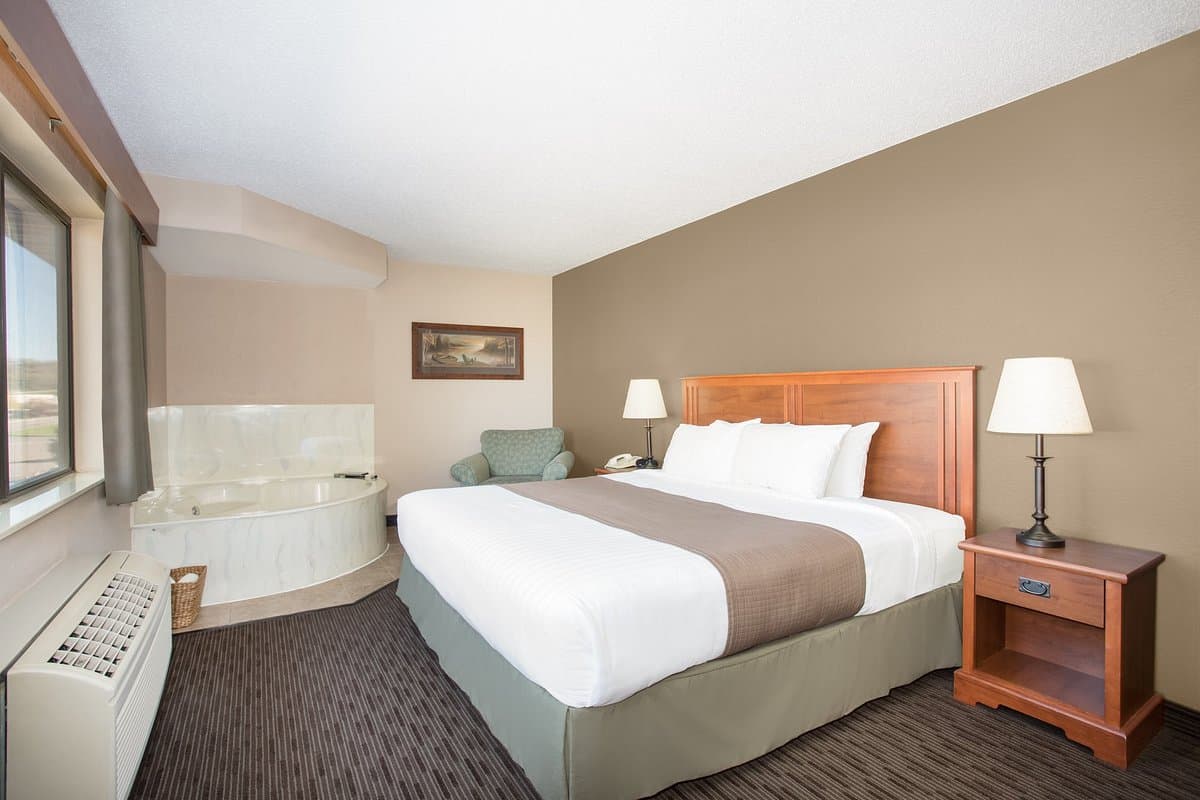 AmericInn by Wyndham Sioux City Jacuzzi room