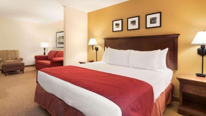 Country Inn & Suites by Radisson, Cedar Rapids Airport, IA hotel photo 2