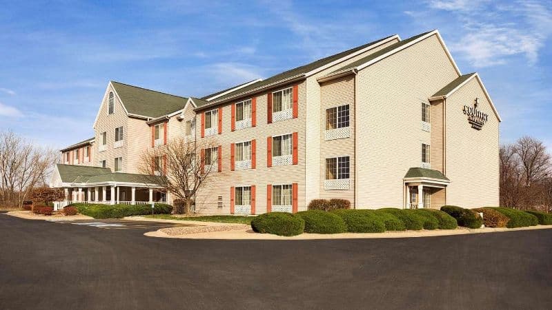Country Inn & Suites by Radisson, Clinton, IA hotel photo 2