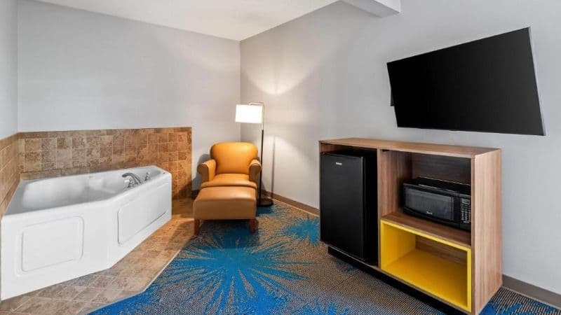 Days Inn by Wyndham Carroll Jacuzzi room