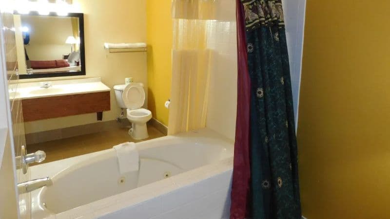 Days Inn by Wyndham Walcott Davenport hotel photo 2